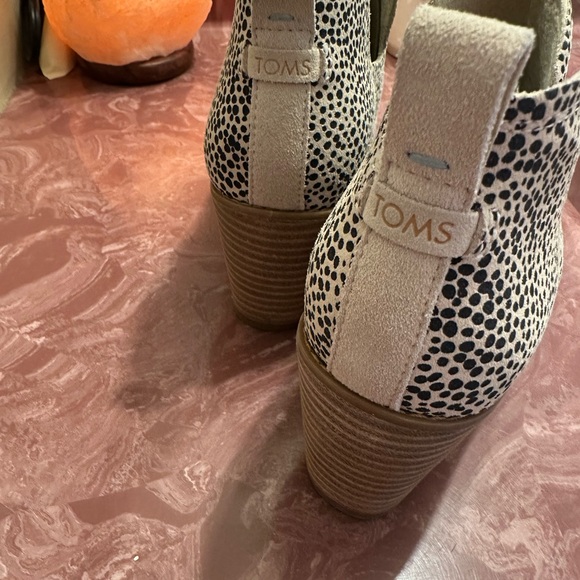 Toms Black and Cream Wedge Shoes - Picture 2 of 5